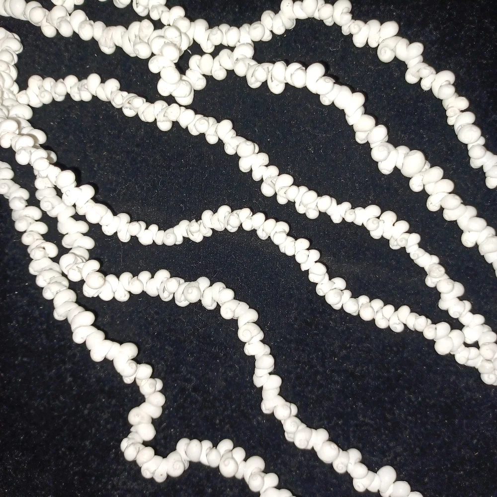 Shell necklace - Picture 3 of 4